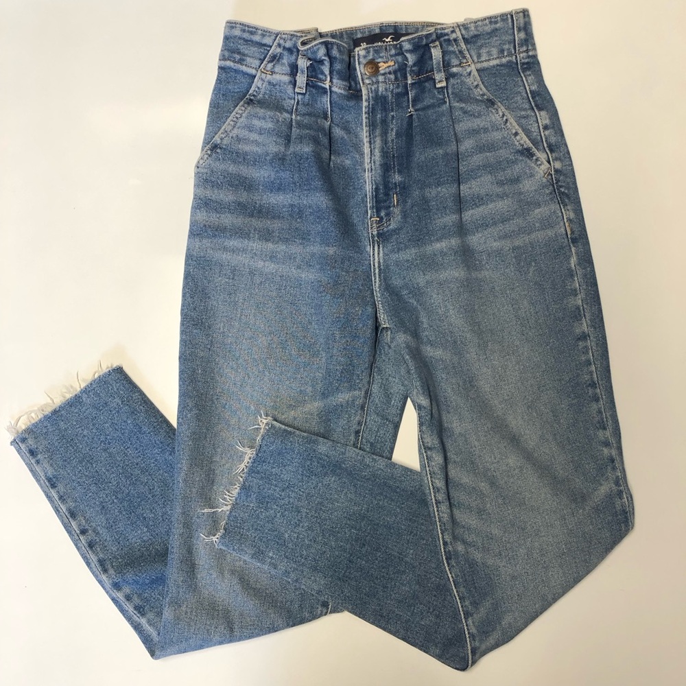Hollister ultra high rise mom jeans size 3R